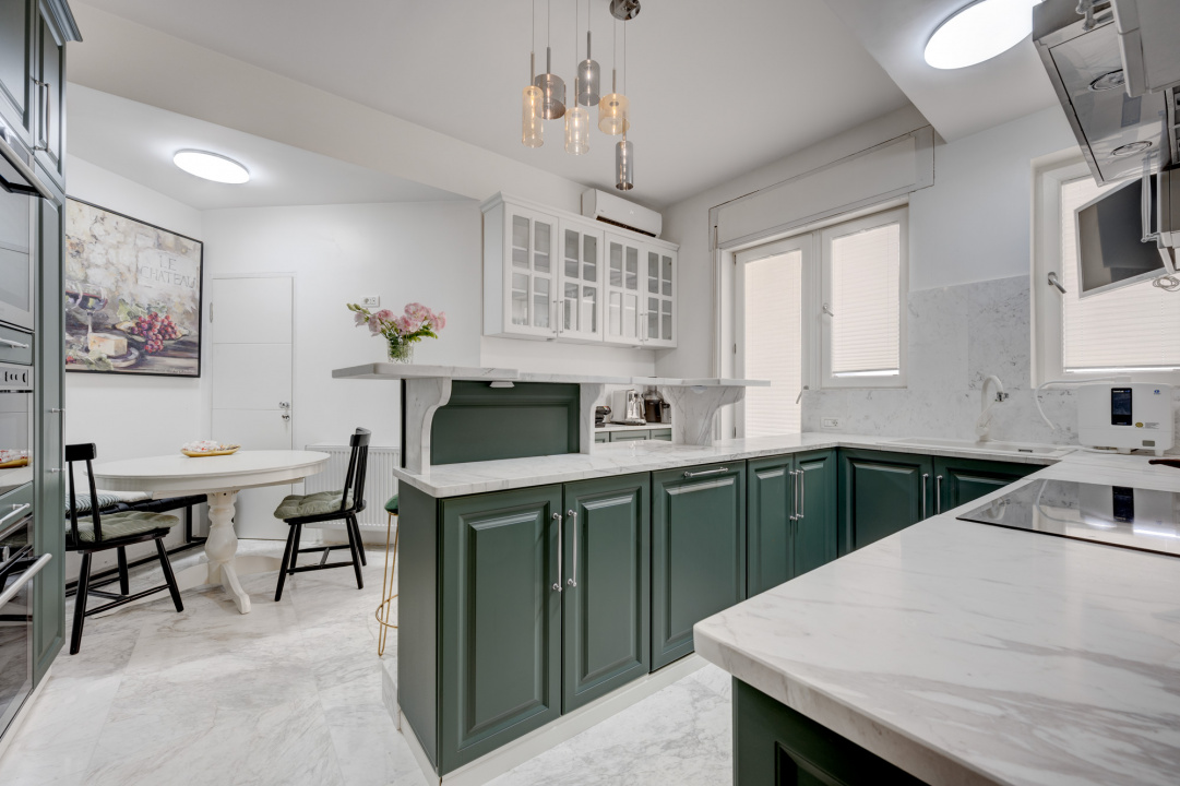 CAROL - EPISCOP CHESARIE, APARTAMENT 250 MP TOTAL, CURTE 250 MP!