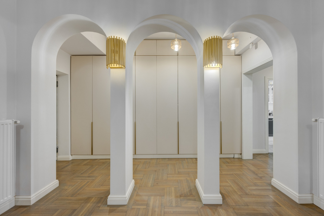 CAROL - EPISCOP CHESARIE, APARTAMENT 250 MP TOTAL, CURTE 250 MP!